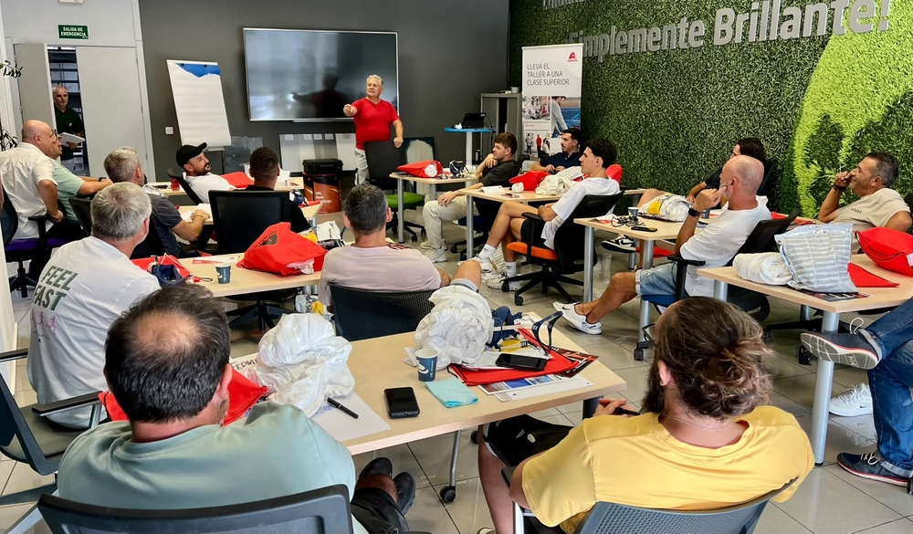 Sagola in high-end finishing for the sports and leisure marine sector: two training days with the IMRON MARINE range (Axalta)